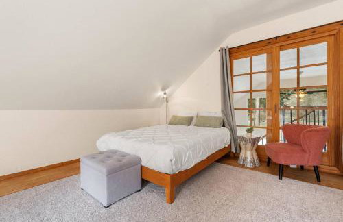 Riverfront w Cedar Hottub, Sauna, Movie Theatre - Photo 37