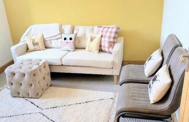 Coastal Whisper Sleeps 10 with Parking - Foto 27