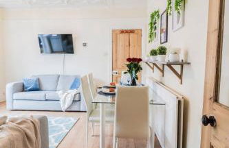 Spacious 4-Bed Home, Perfect Stay with Free WiFi - Foto 40