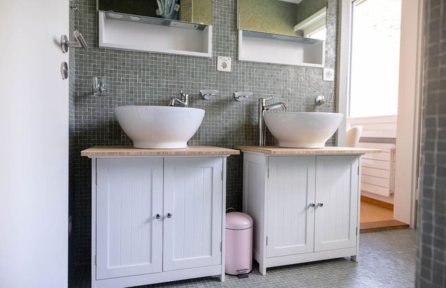 Luxury Apartment With Terrace and Garden Free Parking Smart TV etc - Foto 30