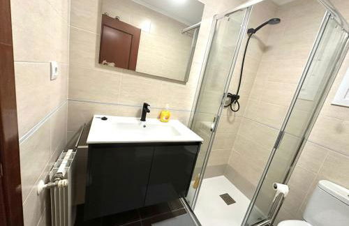 Reformado con Piscina y Jardín - Foto 21