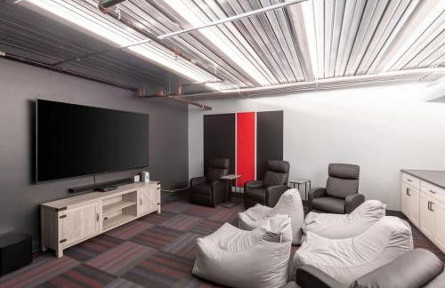 Spacious Luxury 2BR Apt Near Fiserv with Parking - Foto 24