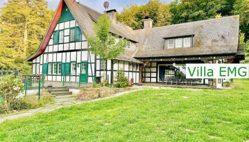 Villa EMG Ferienhaus in Alleinlage mit Privatsee Jacuzzi und Sauna für bis zu 22 Personen bei Osnabrück - Foto 2, Garden, Garden view