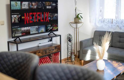 FEWO-LAVEES moderne zentrale FeWo nahe OMV Wacker Kliniken Burg -Eigener Eingang-Schlüsselloser Check in - Foto 5