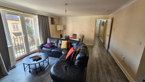 Sleek 4 bed Apartment with 2 bathrooms - Foto 3