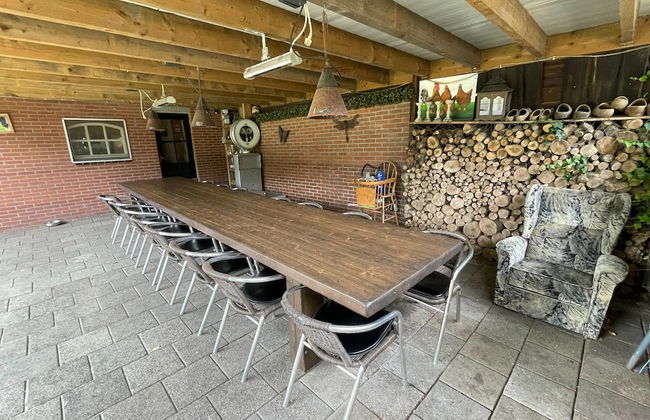 Family Farmhouse With Go-karts - Photo 15