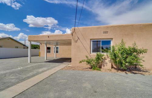 Central Albuquerque Getaway with Hot Tub and Grill! - Foto 24