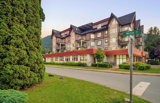 Charming 1BR Lakeside - Photo 44