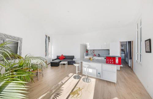 Grand T2 Hausmannien face à la Gare Hyères - THD Fibre - Park Proche - Clim - Foto 6