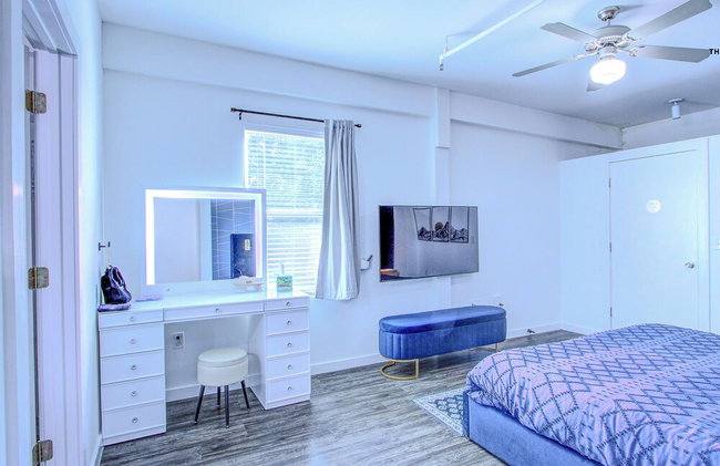 BRAND NEW Modern 1BD Loft in Downtown with free parking - Photo 96