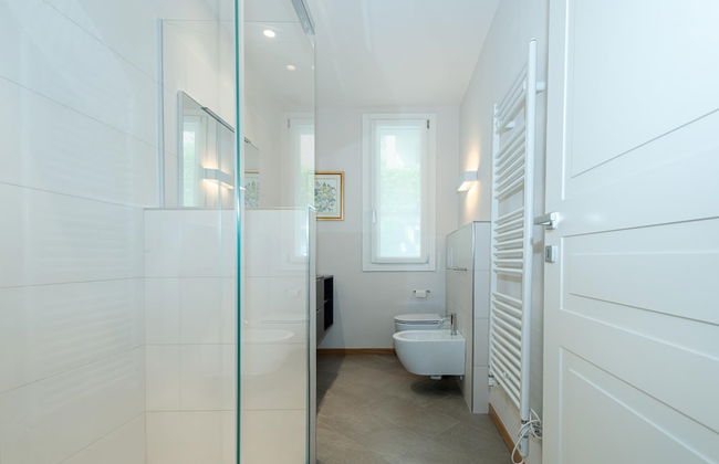 Luxury 1 in Como With 2 Bedrooms and 2 Bathrooms - Photo 23