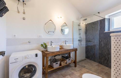 Island Getaway - Heritage House - Photo 45