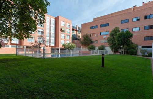 Vivienda con zona de trabajo, piscina y parking - Foto 27