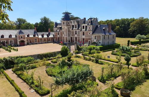 GITE LOFT DE 15 PERSONNES AU CHATEAU DE JALLANGES VOUVRAY - Foto 8