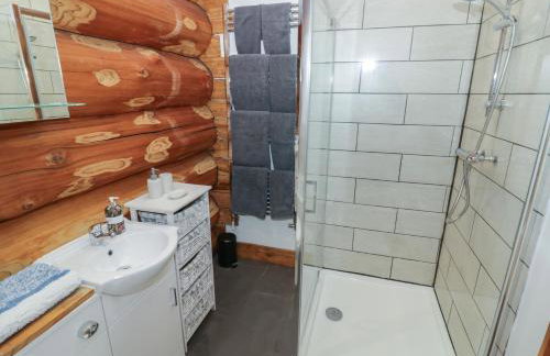 Cedar Cabin at Salford Court Farm Fishing Cabins - Foto 20