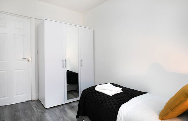 Nottingham Top Serviced Home - Photo 12