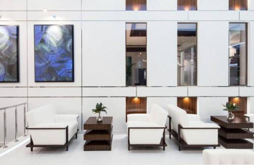 The Luxe -Highrise, Balcony, Year-round Pool, City View! - Foto 14