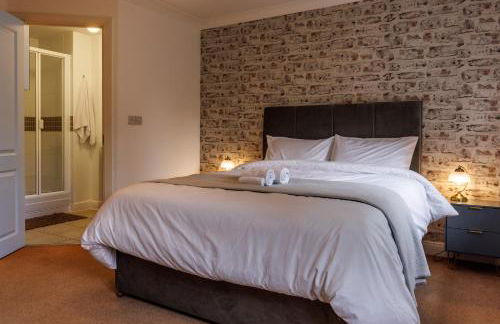 Spacious 4-Bedroom House in Aylesbury Ideal for Contractors Professionals or Larger Families - Foto 1