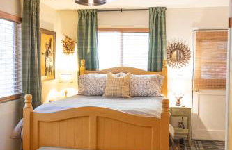 BunkHouse 1960's Camp Vibe with Timeless Wet Bar - Foto 37