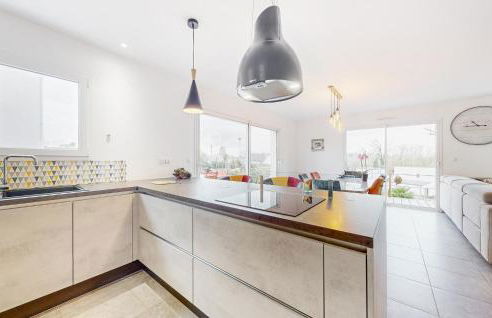 2 Bedroom Amazing Home In Landévant - Foto 7