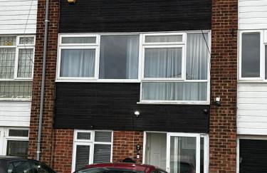 Elm Park Home with Garden & Parking - Foto 7