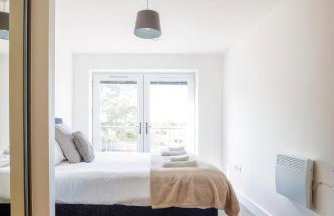 Spacious modern apartment near Bicester Village - Photo 23