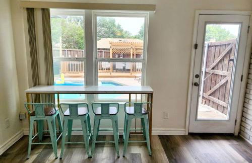 Newly remodeled 5BR 3BA w/pool 16 ppl - Photo 59