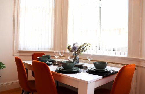 Luxury 2 Bed Apt, Sleeps 4, Secure PRKG-1 Car, Ascot Racecourse 5min walk, Legoland & Lapland 8mins, Windsor 15mins - Foto 16