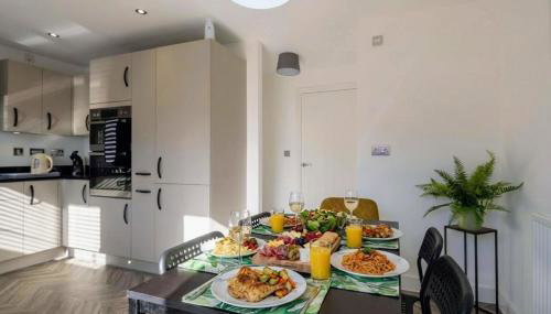 Stylish Innsworth home with garden & parking - Foto 5