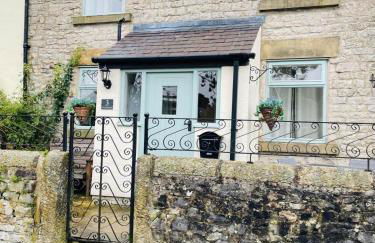 The Beautiful Bobbin - Premium Cottage with views, local walks, wood burner & pubs - Photo 39