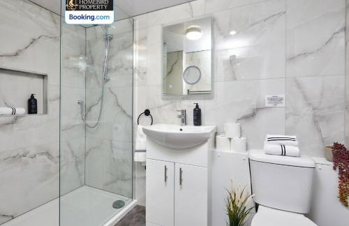 Beautiful 3BDR House By Homebird Property Management Short Lets & Serviced Accommodation Leeds With Free Parking & Free WiFi - Foto 8