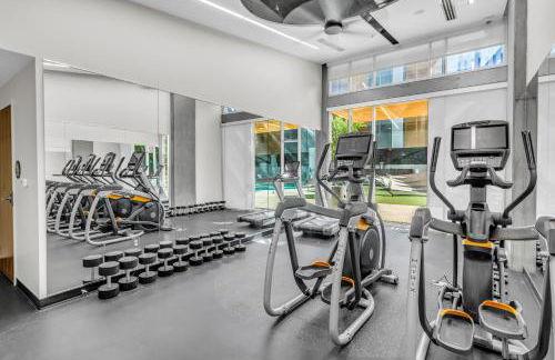 Centric 2BR In HEART of DTPHX Free Garage Parking - Foto 48