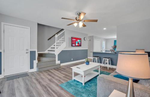 Shades of Gray 4BR Home w Mini Fridges - Foto 11