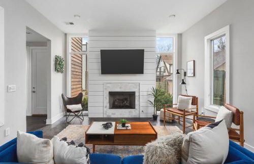 Modern Luxury Rooftop Deck, 3 mi to Downtown - Foto 1