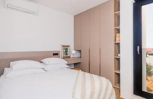 Luxury apartment LaRiv II with pool - Photo 18