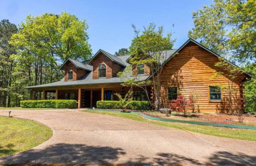 Luxe Hot Springs Cabin w/Pond and Game Room! - Foto 1