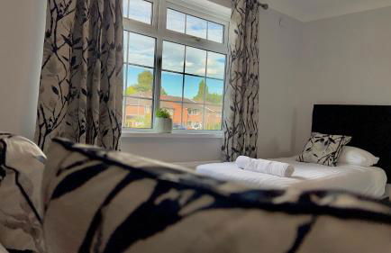 The Cheshire Gathering - Hot Tub 8 Bedroom - Photo 18