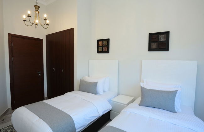 Marbella Holiday Homes - Photo 11