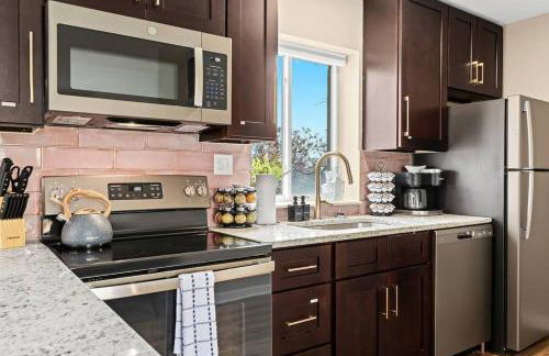 New! Modern Upper Flat near Downtown Roseville - Foto 2