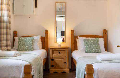 Cosy Cotswolds Cottage Farm Stay - Shepherds Rest - Photo 27
