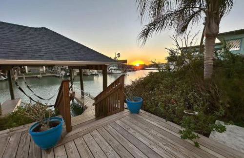 Canal Front Retreat w Boat Dock & Coastal Views - Foto 21