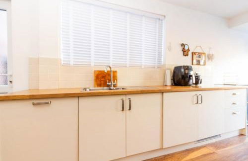 Charming Getaway - 3BR Home in the Heart of Chester - Photo 22