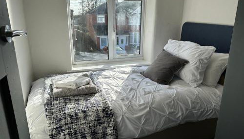 Family-Friendly 4BR Home in Sale, Manchester - Garden & Double Driveway - Foto 5