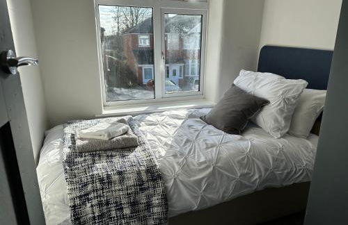 Family-Friendly 4BR Home in Sale, Manchester - Garden & Double Driveway - Foto 5