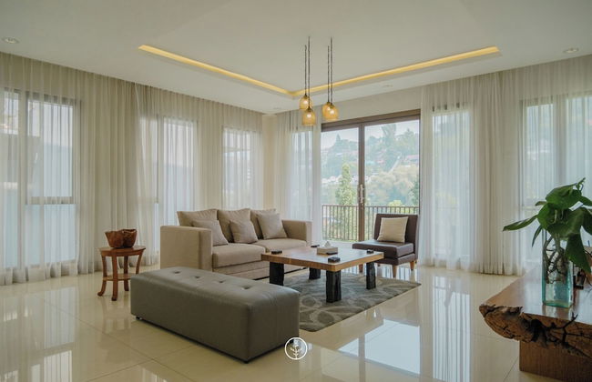 Chamomile Hill View 6BR Villa pool and movie room - Photo 18