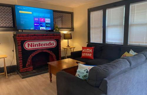 House with 11 Beds Sleeps 14 with Off Street Parking - Foto 2