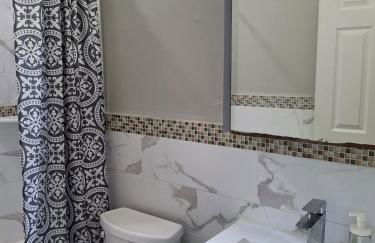 Two-Bedroom Home Private Parking 25 min to NYC - Foto 2