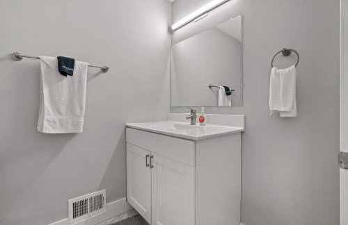 The Ultimate Rochester Getaway Cozy & Inviting - Foto 6