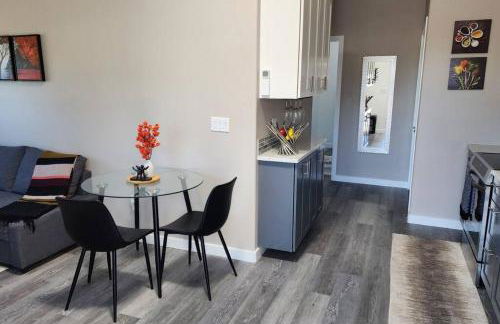 Modern Furnished Retreat - Photo 11