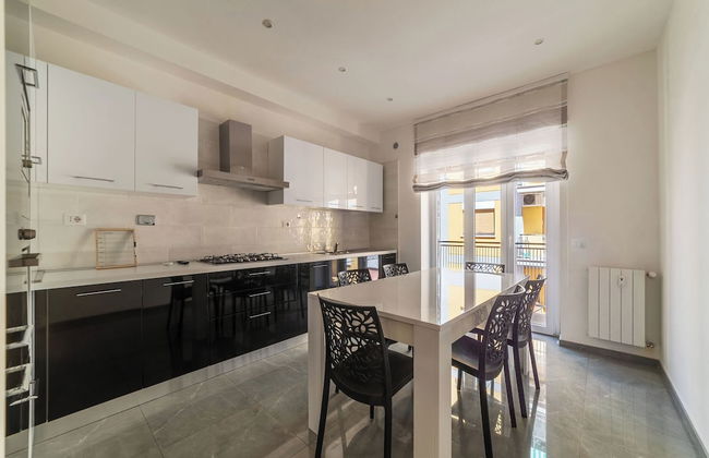 JOIVY Delightful 3-bed Flat with Balcony - Foto 15